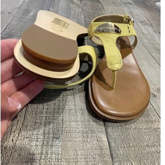 Women's Michael Kors Plate Flat Thong Sandals | Buttercup | 7 - Picture 8 of 16